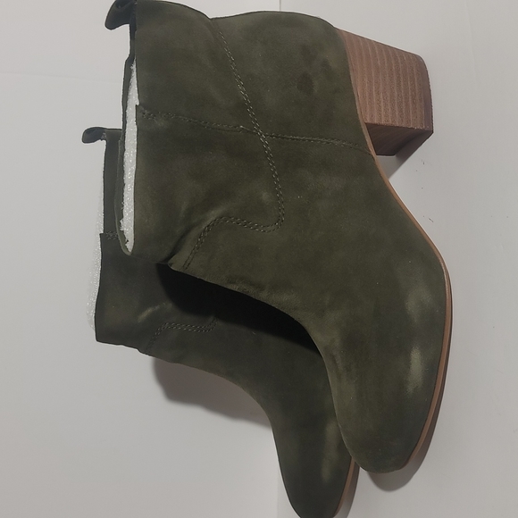 Steve Madden Harber Olive Suede Ankle Bootie 7 NWB - Picture 9 of 11